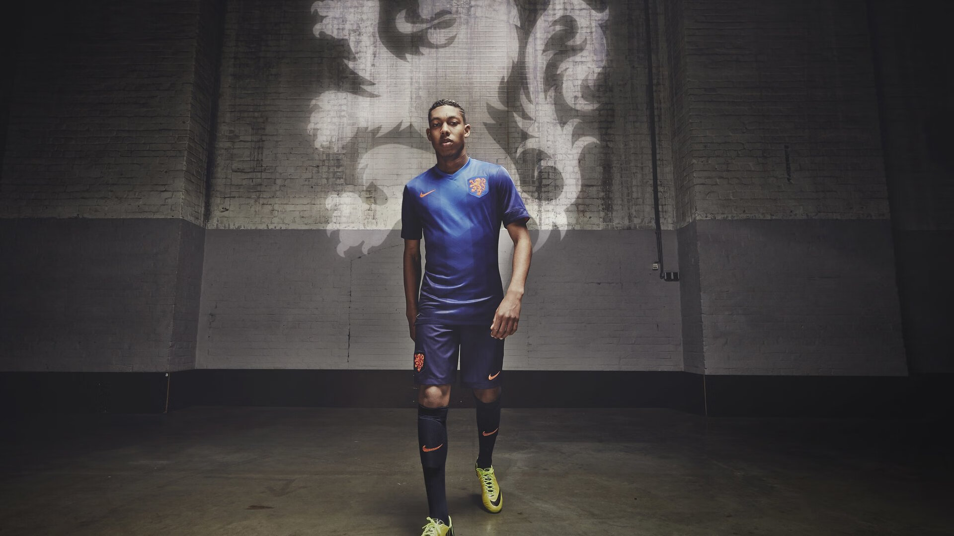 开云体育APP下载-苏亚雷斯冠军级表现闪耀梦剧场，曼联险胜罗马却暴露隐忧